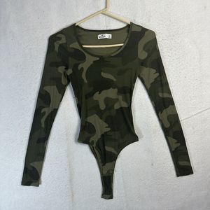 Hollister Womens Bodysuit XS Green Camouflage Long Sleeve Ribbed Strech Viscose